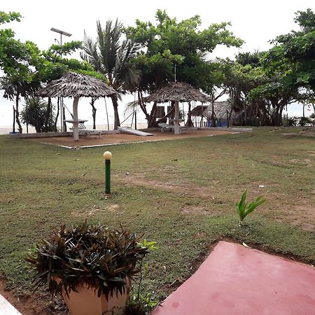 Sea View Beach Hotel Nilaveli Exterior photo