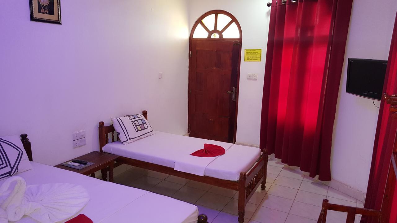 Sea View Beach Hotel Nilaveli Exterior photo