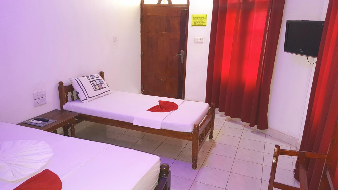 Sea View Beach Hotel Nilaveli Exterior photo